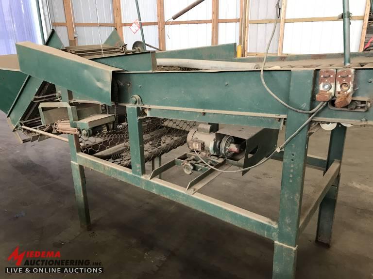 FEEDER CONVEYOR WITH SIZER