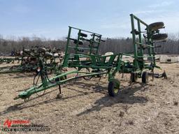 JOHN DEERE 2400 FIELD CULTIVATOR, APPROX 30', WING FOLD