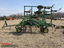 JOHN DEERE 2400 FIELD CULTIVATOR, APPROX 30', WING FOLD