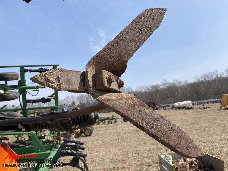 JOHN DEERE 2400 FIELD CULTIVATOR, APPROX 30', WING FOLD