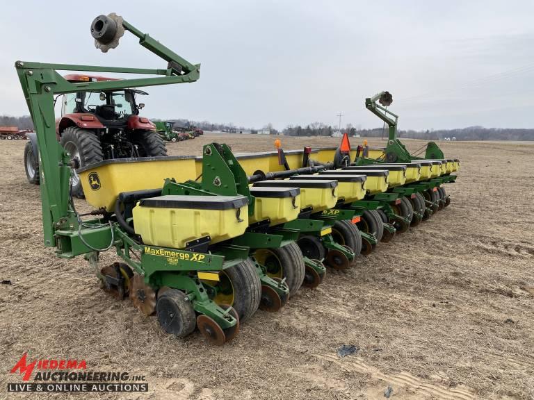 2012 JOHN DEERE 1770NT 12 ROW PLANTER, MAXEMERGE XP, DRY FERTILIZER, MARKERS, S/N: 1A01770FJCM750129