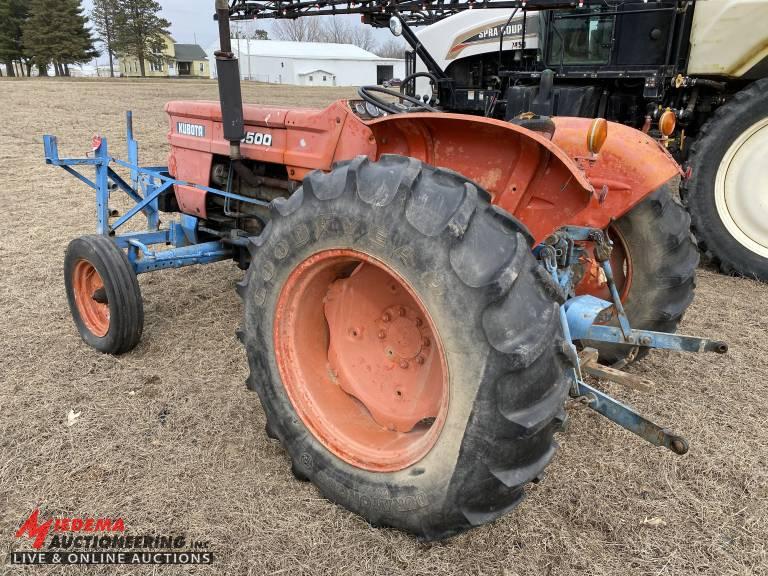 KUBOTA M4500, DIESEL, 3PT, PTO, 1 HYD OUTLET, 14.9-28 TIRES, 3470 HOURS SHOWING, S/N: 10077