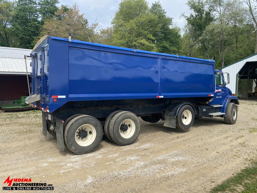 1995 FREIGHTLINER FL80 TANDEM AXLE GRAIN TRUCK, WITH FRONT LIFT AXLE, CUMMINS DIESEL, EATON FULLER 8