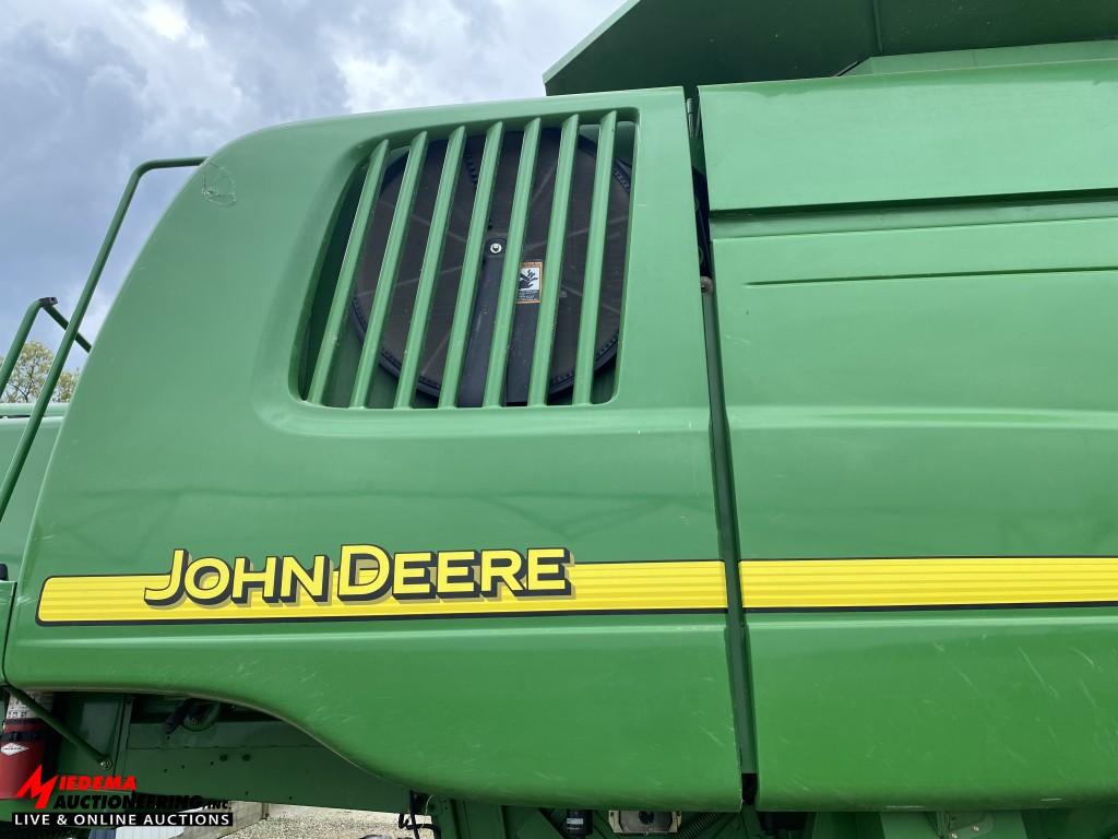 2003 JOHN DEERE 9550 WALKER COMBINE, HYDROSTATIC TRANSMISSION, 240 HP ENGINE, 2WD, GREENSTAR DISPLAY