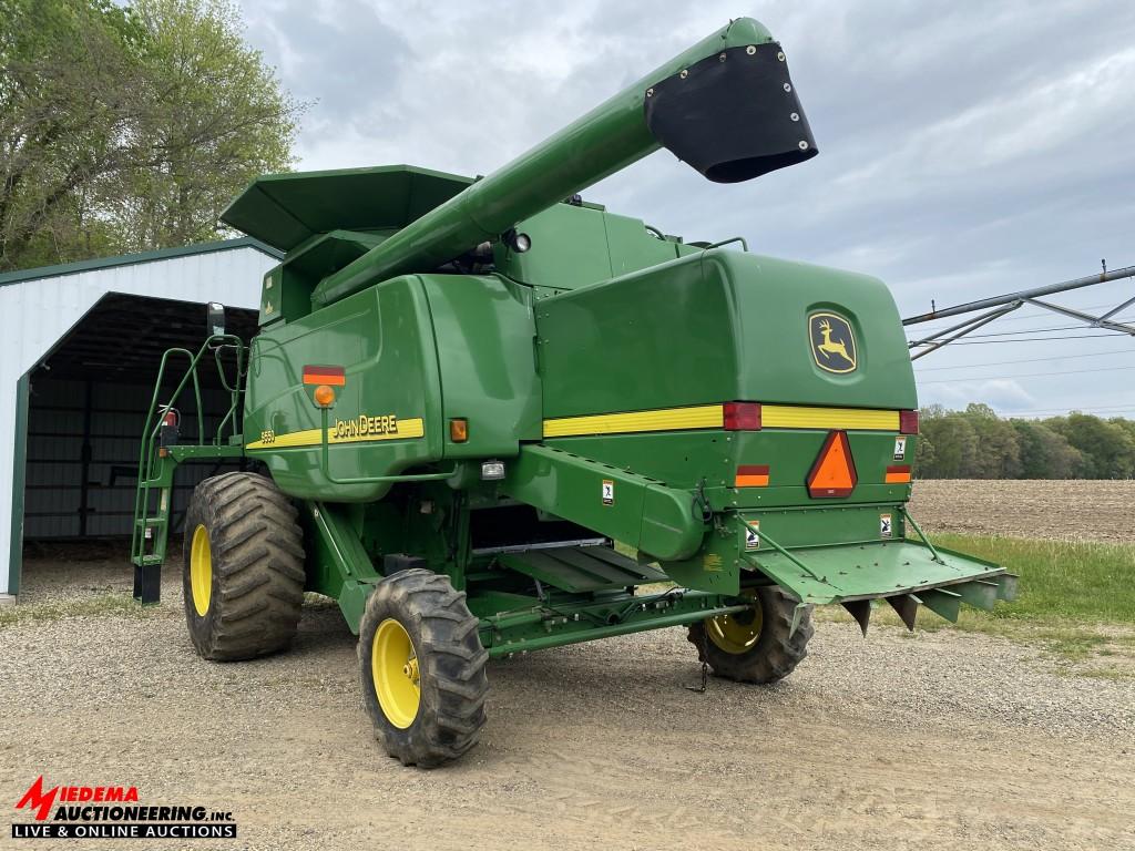 2003 JOHN DEERE 9550 WALKER COMBINE, HYDROSTATIC TRANSMISSION, 240 HP ENGINE, 2WD, GREENSTAR DISPLAY