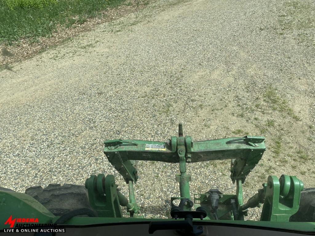 1995 JOHN DEERE 8200 TRACTOR, MFWD, 3-POINT, WITH QUICK HITCH, PTO, 4-REMOTES, POWER SHIFT, 18.4R42 