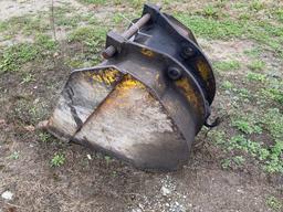 EXCAVATOR BUCKET WITH TEETH, 26''