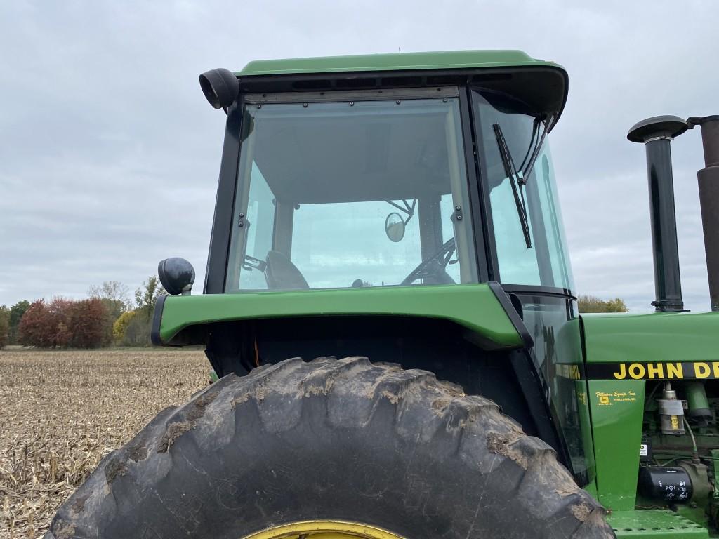 1990 JOHN DEERE 4255 TRACTOR, DIESEL, 2WD, 3PT, PTO, 2 SCV'S, POWERSHIFT TRANS, 20.8-38 REAR TIRES, 