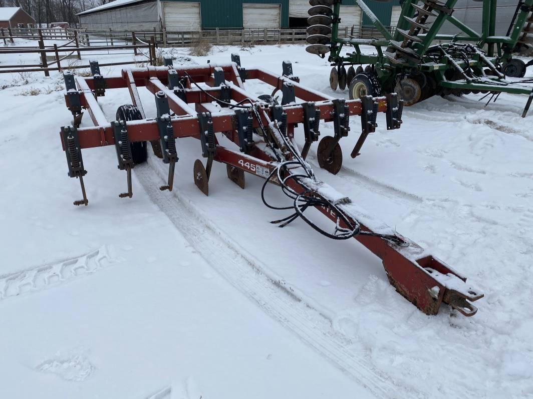 AGCO WHITE 445 9-SHANK CHISEL, MISSING SOME FRONT DISCS, 12'