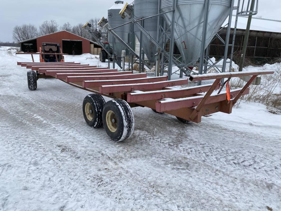 CREEKBANK WELDING ROUND BALE WAGON, 30', REAR TANDEM RUNNING GEAR, 12.5-15 TIRES, EXTENDABLE TONGUE