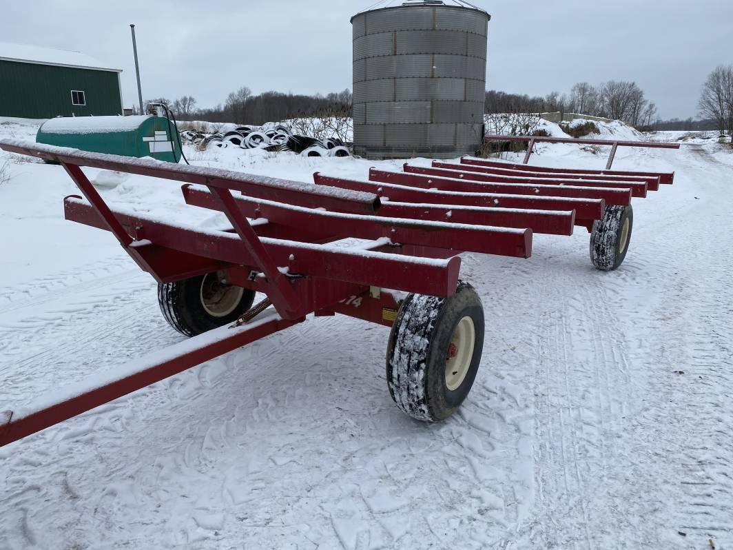 JBM ROUND BALE WAGON, EZ TRAIL 1074 RUNNING GEAR, 12.5L-15 TIRES, 20', EXTENDABLE TONGUE, S/N: 1074E