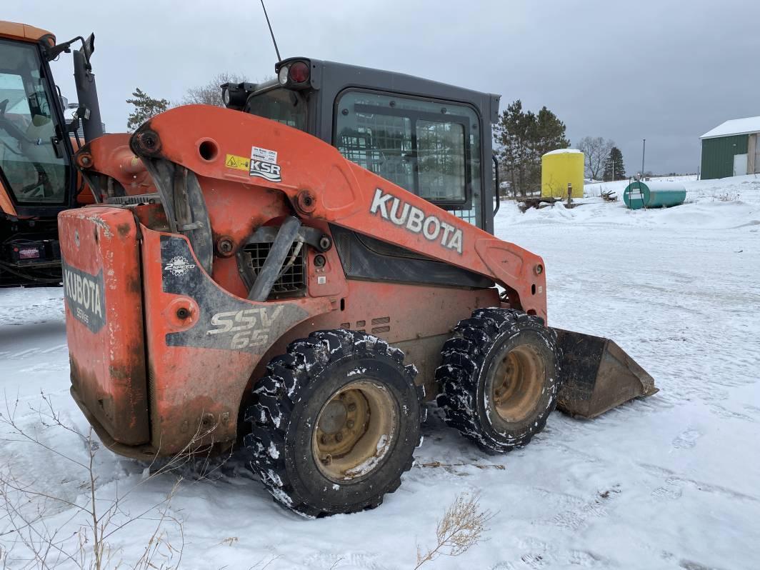 2019 KUBOTA SSV65 RUBBER TIRE SKIDSTEER, TIER 4 64-HP DIESEL, 2-SPEED, 1,950 LB., ENCLOSED CAB, HEAT