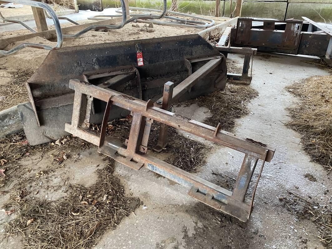 FEED PUSHER, SKIDSTEER ATTACH