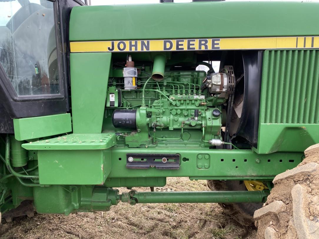 JOHN DEERE 4850 TRACTOR, 4WD, 3PT WITH QUICK HITCH, PTO, 2-REMOTES, 18.4R42 REAR DUALS, 16.9R28 FRON