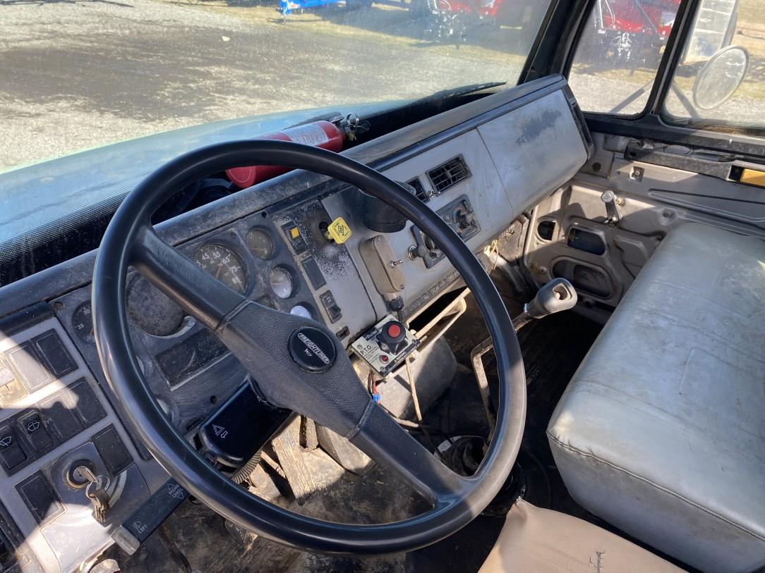 1995 FREIGHTLINER SINGLE AXLE MIXER TRUCK, 5.9L CUMMINS DIESEL, 6-SPEED TRANS, AIR BRAKES, PENTA 412