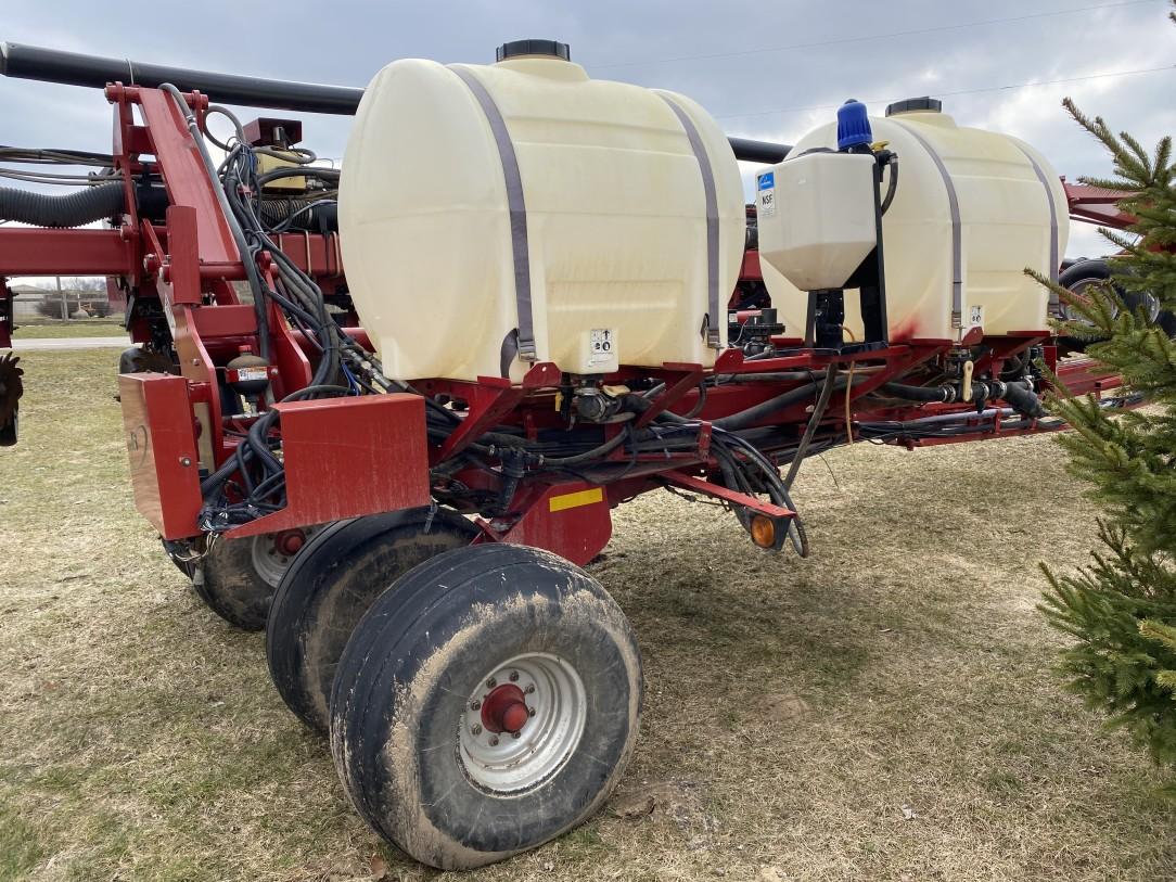 2011 CASE IH 1240 EARLY RISER PLANTER, 16R30'', AIR DOWN FORCE, CHAIN DRIVE, AIR CLUTCHES, ROW MARKE