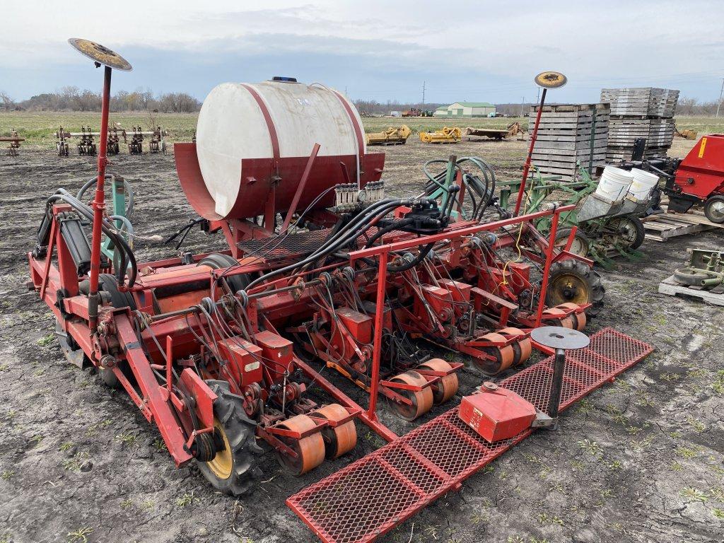 STANHAY PLANTER, 4-DOUBLE ROW (8 UNITS), WITH BEDDER & FERTILIZER APPLICATOR