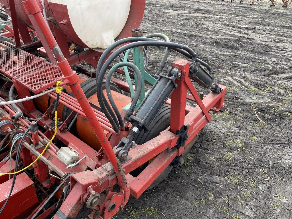 STANHAY PLANTER, 4-DOUBLE ROW (8 UNITS), WITH BEDDER & FERTILIZER APPLICATOR