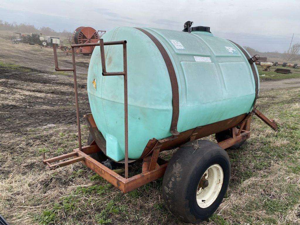 NURSE TANK, 720-GALLON TANK ON 3-WHEEL TRAILER