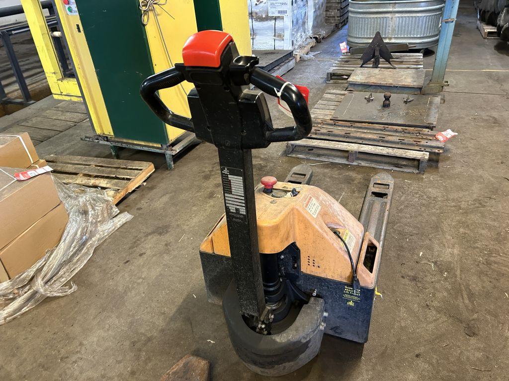 BIG JOE E30 ELECTRIC PALLET JACK, 3000 LBS CAPACITY, 24'' LIFT, 45'' FORKS, S/N: 4291900980