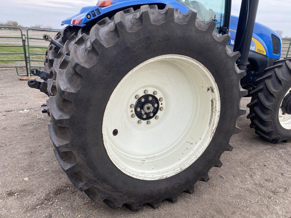 NEW HOLLAND T6070 ELITE TRACTOR, 4WD, 3PT, PTO 540-1000, 3-REMOTES, 6-FRONT WEIGHTS, 18.4R42 REAR DU