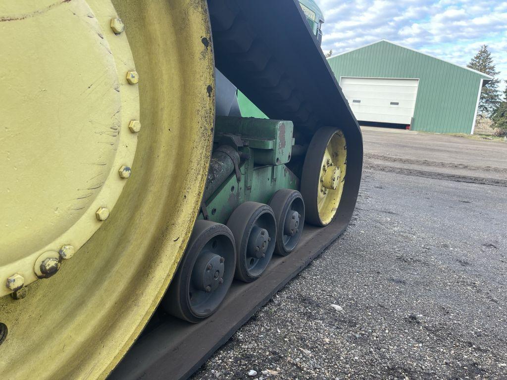 JOHN DEERE 8200T TRACK TRACTOR, 20 FRONT WEIGHTS, 3PT, PTO, 3 REMOTES, QUICK ATTACH, 25'' TRACKS, 56