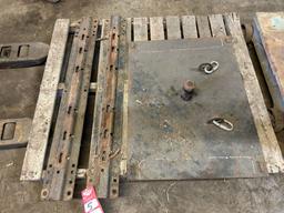 GOOSENECK HITCH PLATE WITH RAILS