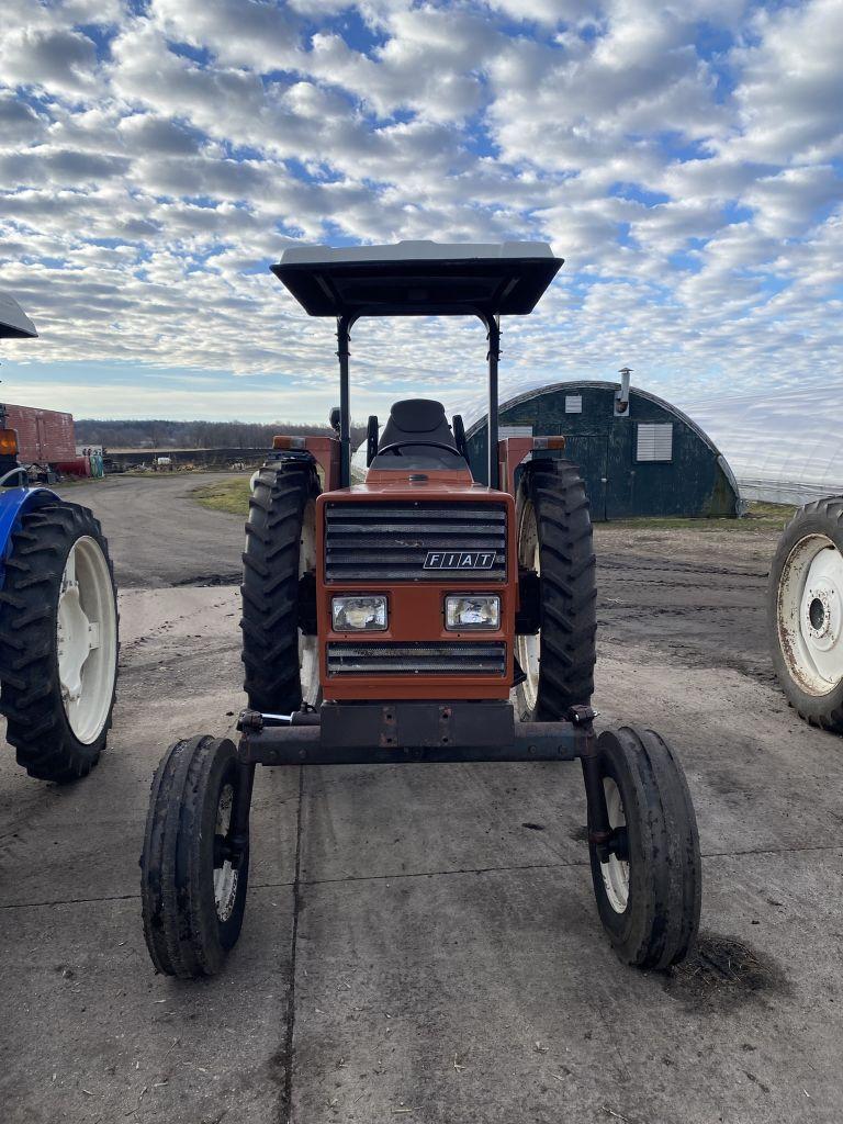 HESSTON 466 FIAT TRACTOR, 3PT, PTO, 2-REMOTES, CANOPY, 11.2R48 REAR TIRES, 7669 HOURS SHOWING, S/N: 