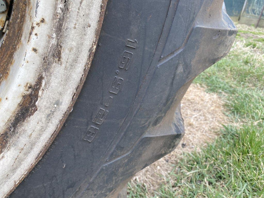 1980 LONG 610 TRACTOR, PTO, DIESEL, 4WD, NO 3PT (BROKEN), PTO DRIVEN HYDRAULICS, 16.9-28 REAR TIRES,