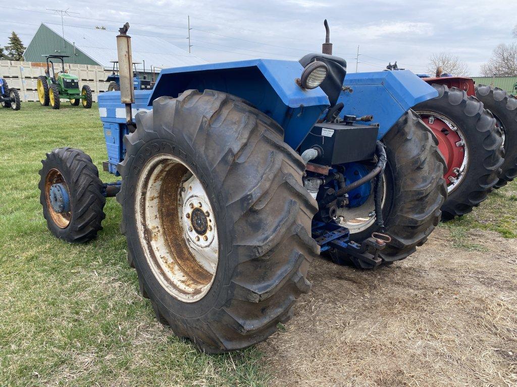 1980 LONG 610 TRACTOR, PTO, DIESEL, 4WD, NO 3PT (BROKEN), PTO DRIVEN HYDRAULICS, 16.9-28 REAR TIRES,