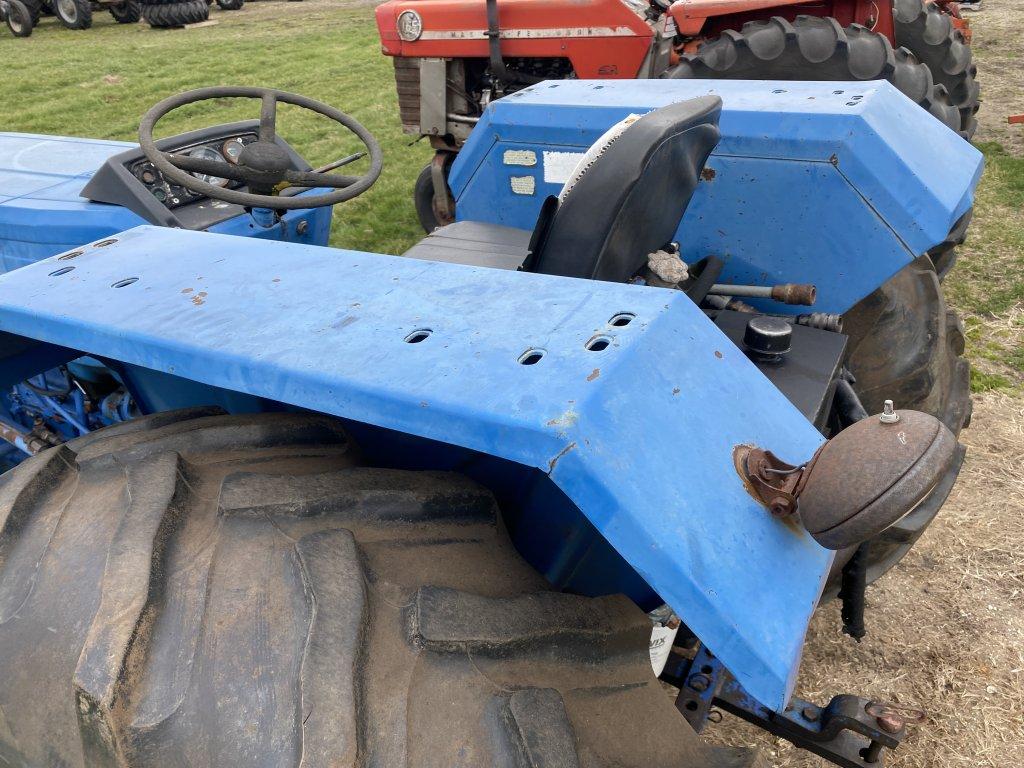 1980 LONG 610 TRACTOR, PTO, DIESEL, 4WD, NO 3PT (BROKEN), PTO DRIVEN HYDRAULICS, 16.9-28 REAR TIRES,