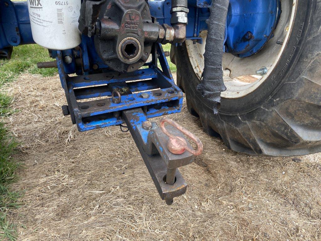 1980 LONG 610 TRACTOR, PTO, DIESEL, 4WD, NO 3PT (BROKEN), PTO DRIVEN HYDRAULICS, 16.9-28 REAR TIRES,