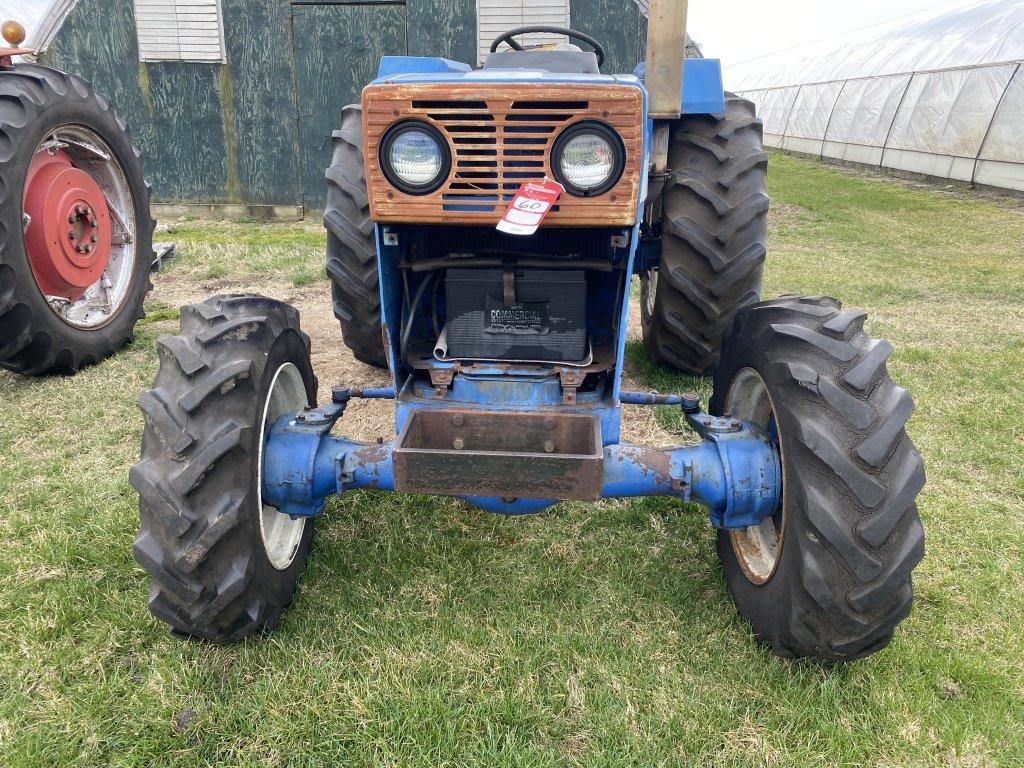 1980 LONG 610 TRACTOR, PTO, DIESEL, 4WD, NO 3PT (BROKEN), PTO DRIVEN HYDRAULICS, 16.9-28 REAR TIRES,