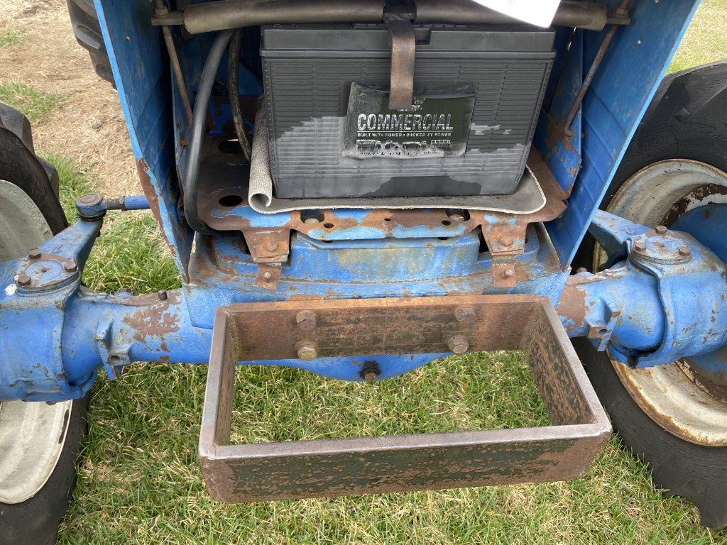 1980 LONG 610 TRACTOR, PTO, DIESEL, 4WD, NO 3PT (BROKEN), PTO DRIVEN HYDRAULICS, 16.9-28 REAR TIRES,