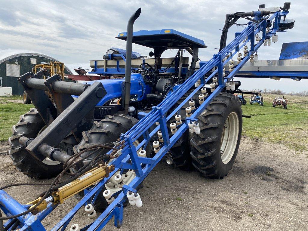 NEW HOLLAND TB110 TRACTOR, MFWD, LAKEWOOD CELERY HARVESTER, 18.4-38 REAR DUALS, 14.9-28 FRONT TIRES,