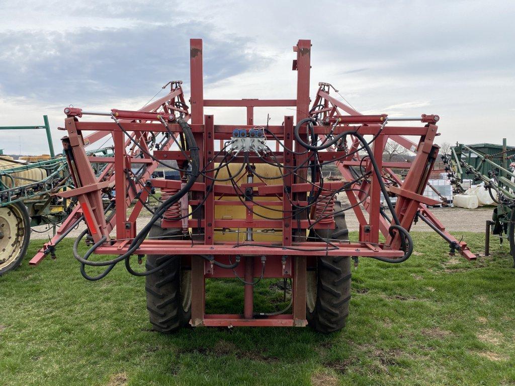 HARDI SPRAYER, 550-GALLON TANK, 60' BOOMS, PTO DRIVEN PUMP, 11.2-38 TIRES