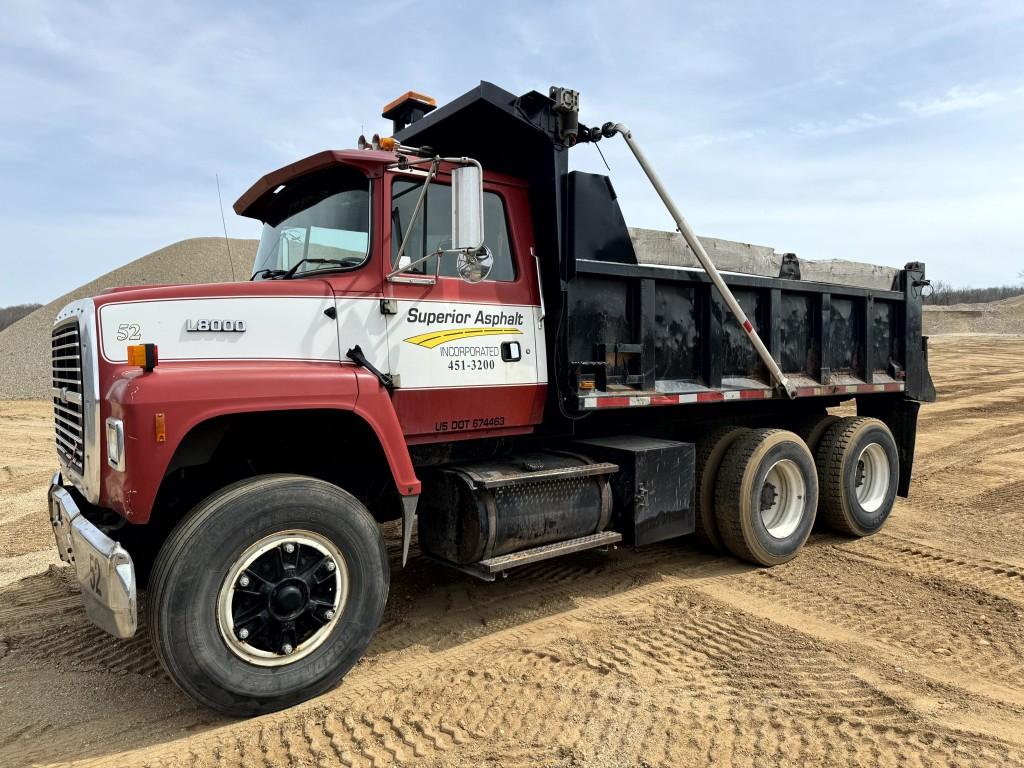 1996 FORD L8000 TANDEM AXLE DUMP TRUCK, CUMMINS DIESEL ENGINE, 8LL TRANS, 14' BOX, ELECTRIC TARP, RE