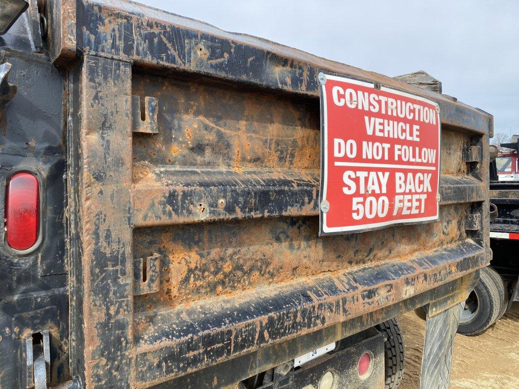 1996 INTERNATIONAL 4700 SINGLE AXLE DUMP TRUCK, T444E DIESEL, 6-SPEED TRANS, NO BRAKES, ELECTRIC TAR