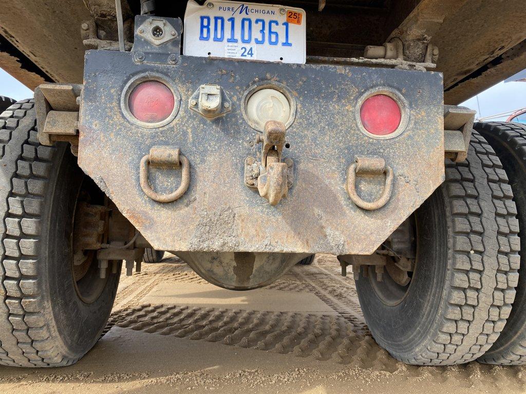 1996 INTERNATIONAL 4700 SINGLE AXLE DUMP TRUCK, T444E DIESEL, 6-SPEED TRANS, NO BRAKES, ELECTRIC TAR