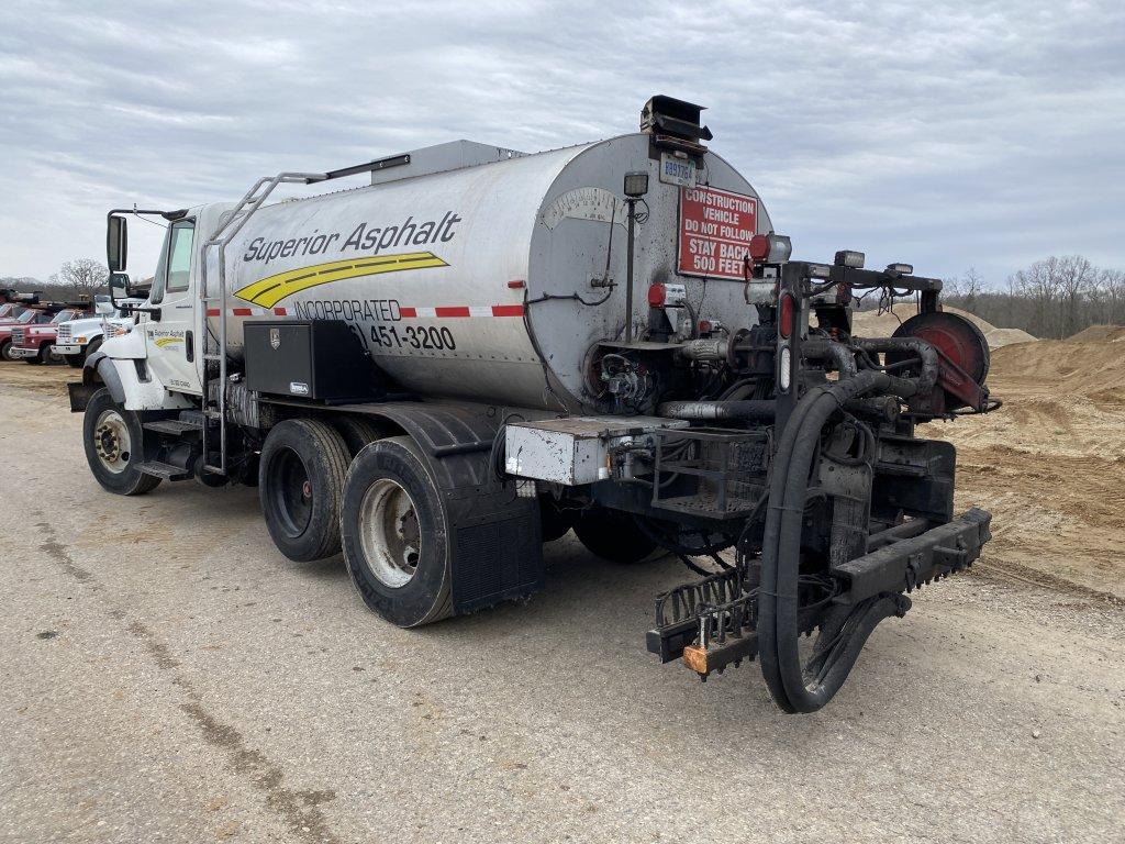 2006 INTERNATIONAL 7300 SINGLE AXLE WITH PUSHER AXLE TACK TRUCK, DT466 DIESEL, 6-SPEED TRANS, AIR BR