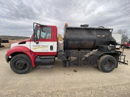 2002 INTERNATIONAL 4300 SINGLE AXLE SEAL COAT TRUCK, 7.6L INTERNATIONAL DIESEL, AUTO TRANS