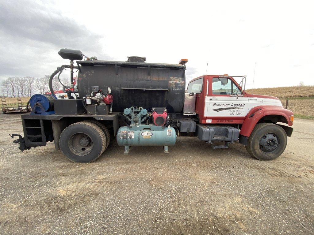 1997 FORD F-SERIES SINGLE AXLE SEAL COAT TRUCK, CUMMINS 5.9L DIESEL, AUTO TRANS