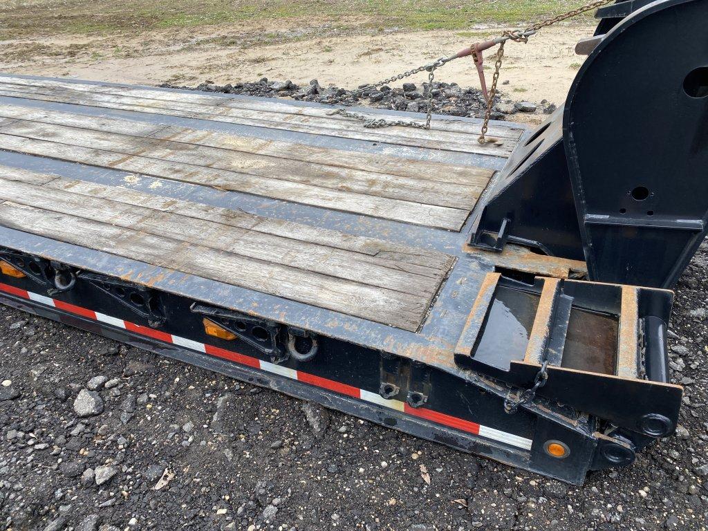 2004 PHELAN TRI-AXLE LOWBOY TRAILER, GVWR 120,900 LBS, TOOL BOX, 50-TON, 24' WELL, VIN: 40FS04930400