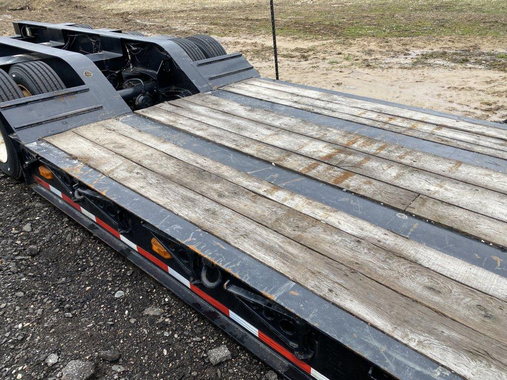 2004 PHELAN TRI-AXLE LOWBOY TRAILER, GVWR 120,900 LBS, TOOL BOX, 50-TON, 24' WELL, VIN: 40FS04930400