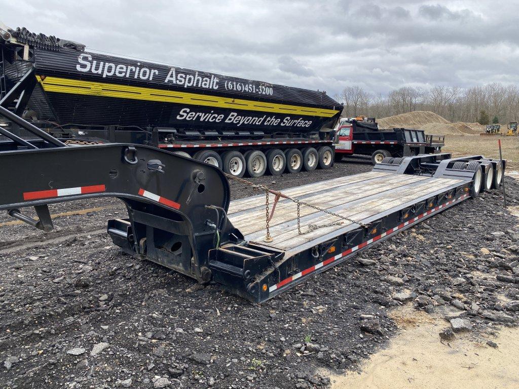 2004 PHELAN TRI-AXLE LOWBOY TRAILER, GVWR 120,900 LBS, TOOL BOX, 50-TON, 24' WELL, VIN: 40FS04930400