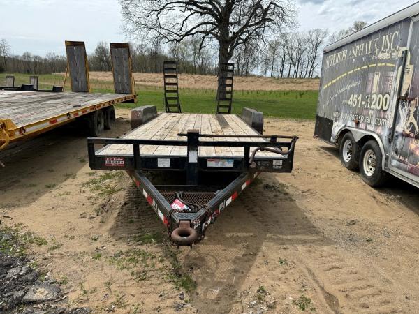 2017 PJ TANDEM AXLE EQUIPMENT TRAILER