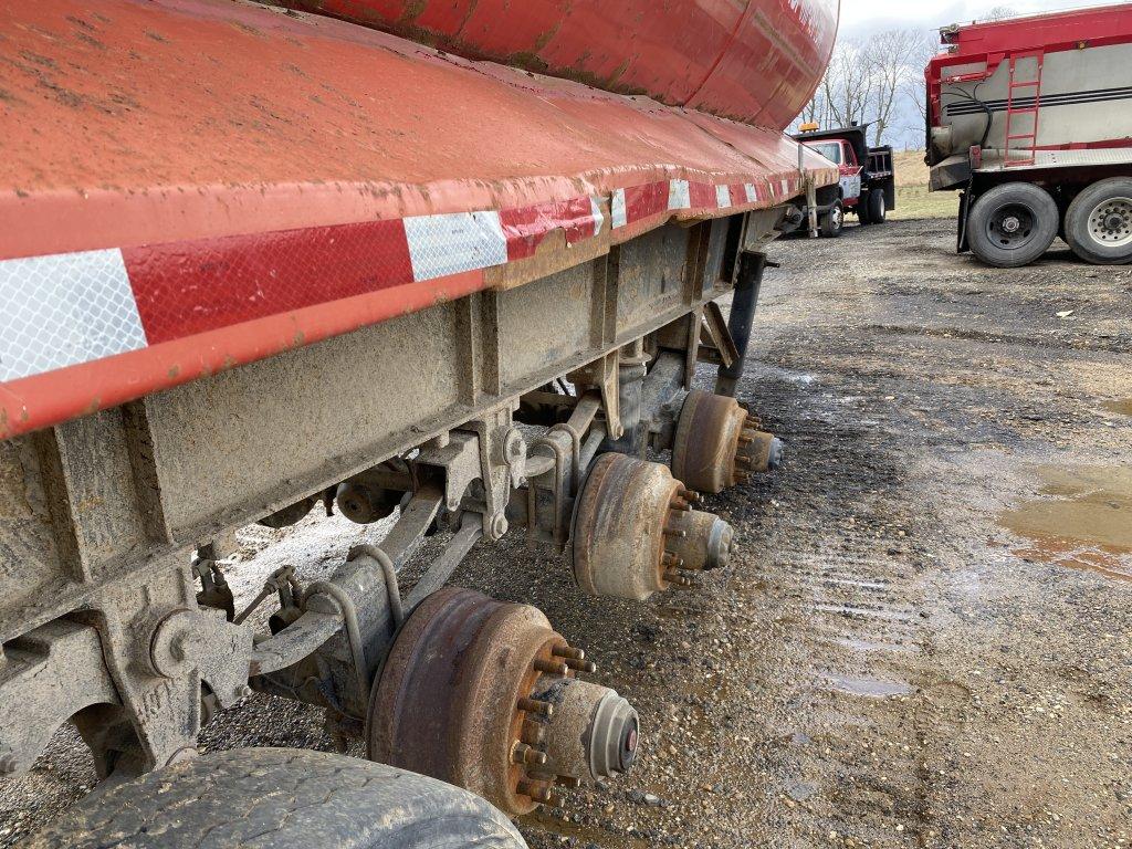 2004 J&J QUAD AXLE LEAD RUBBLE TUB, TRAILER ROLLED OVER, FRAME IS BENT, BOX APPEARS GOOD, MISSING MO