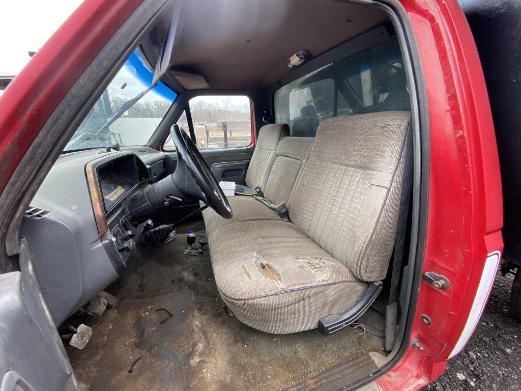 1988 FORD F350 REGULAR CAB DUMP TRUCK, V8, GAS ENGINE, BIG BLOCK, 4-SPEED WITH OVERDRIVE, 8' LONG X 