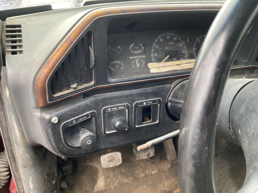 1988 FORD F350 REGULAR CAB DUMP TRUCK, V8, GAS ENGINE, BIG BLOCK, 4-SPEED WITH OVERDRIVE, 8' LONG X 