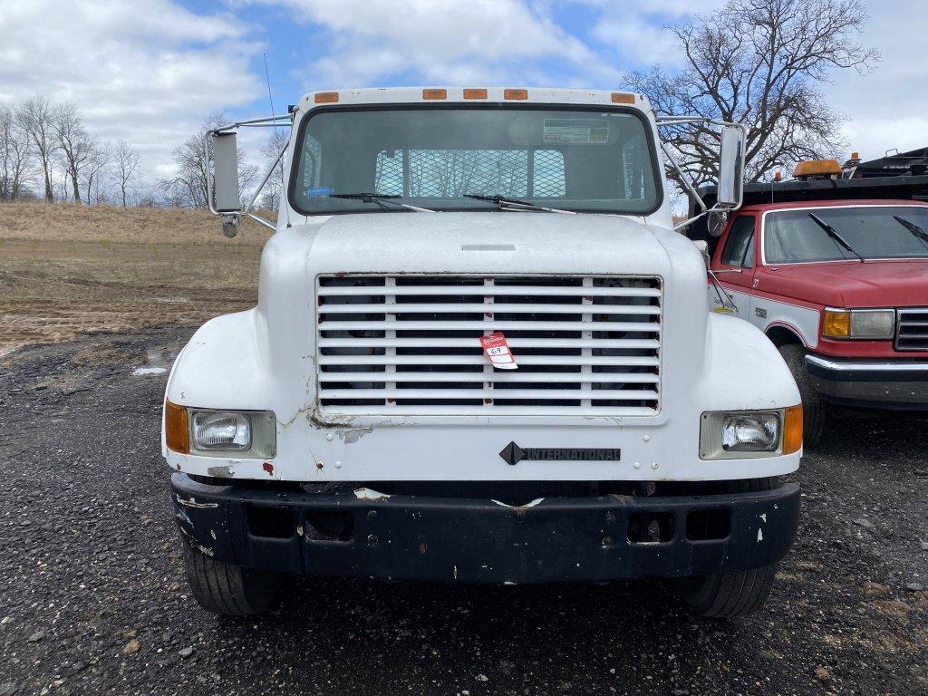 1991 INTERNATIONAL 4600 SINGLE AXLE STAKE TRUCK, DIESEL, 6-SPEED MANUAL TRANS, 14' X 8' WIDE BED, GV